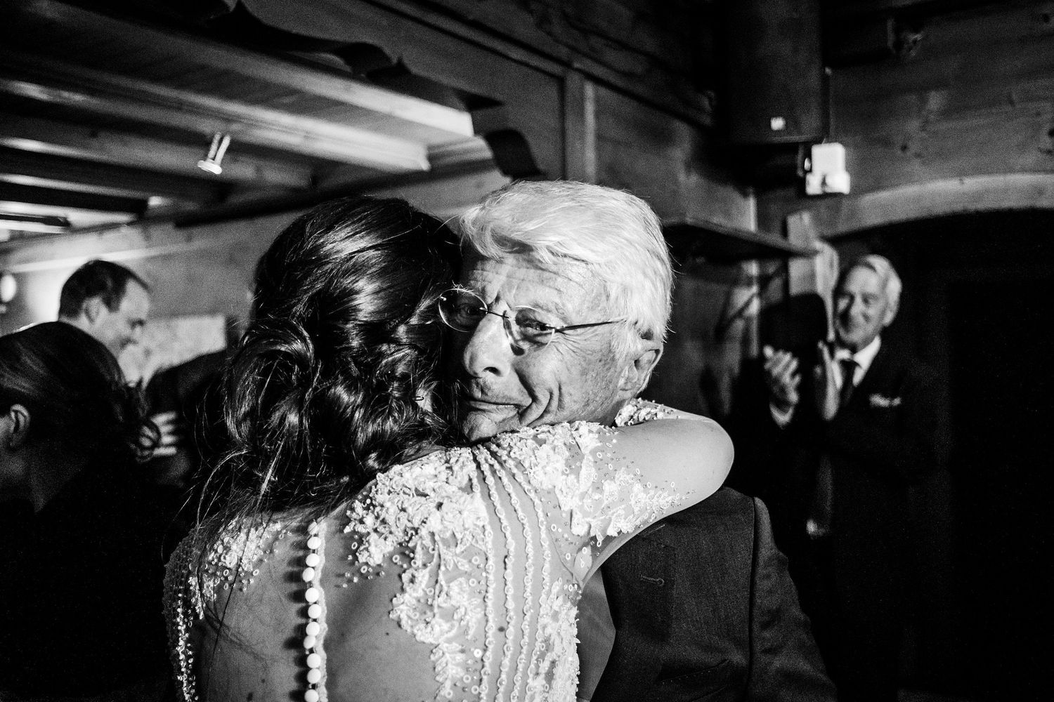 TLOOK photographe de mariage de style documentaire, Wasserngrat à Gstaad soirée portraits