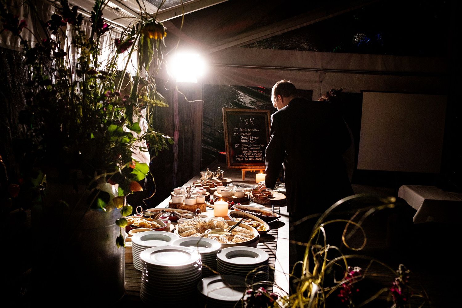 TLOOK photographe de mariage de style documentaire, Wasserngrat à Gstaad soirée buffet