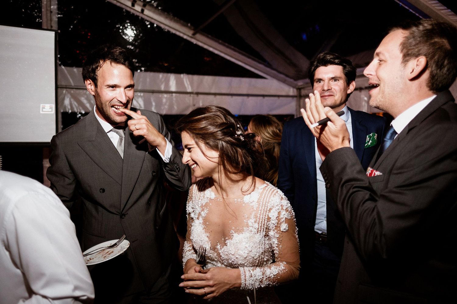 TLOOK photographe de mariage de style documentaire, Wasserngrat à Gstaad ambiance dance floor