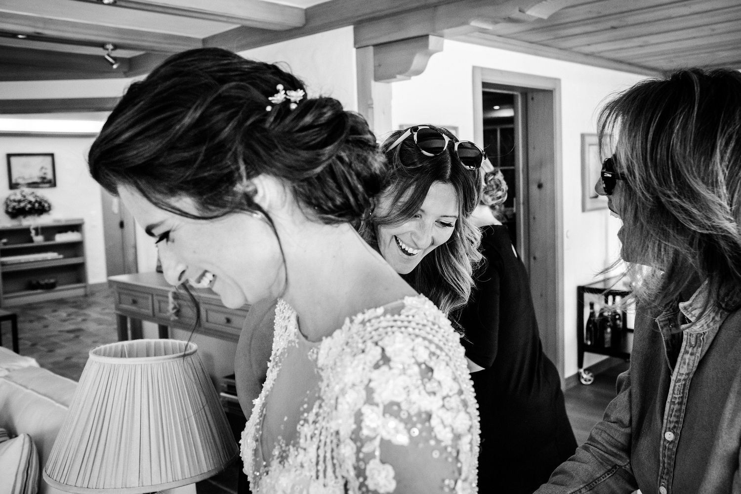 TLOOK photographe de mariage de style documentaire, préparatifs de la mariée