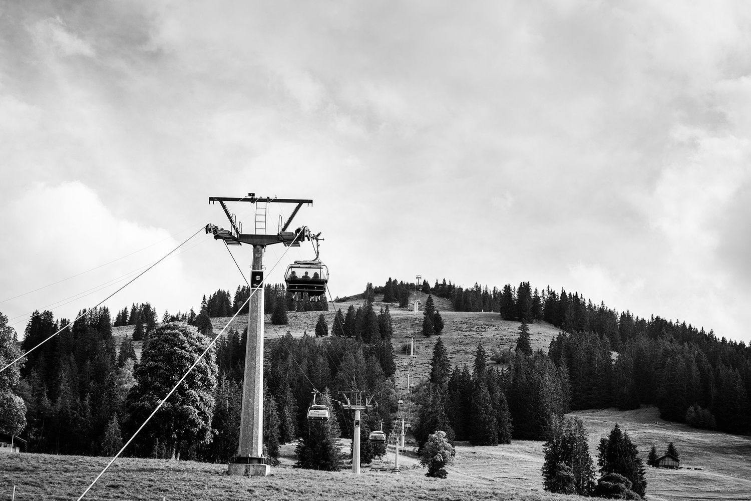 TLOOK photographe de mariage de style documentaire, Wasserngrat à Gstaad