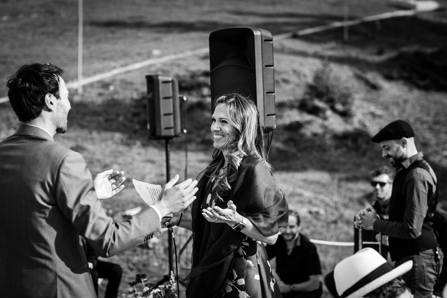 TLOOK photographe de mariage de style documentaire, Wasserngrat à Gstaad cérémonie sur la terrasse