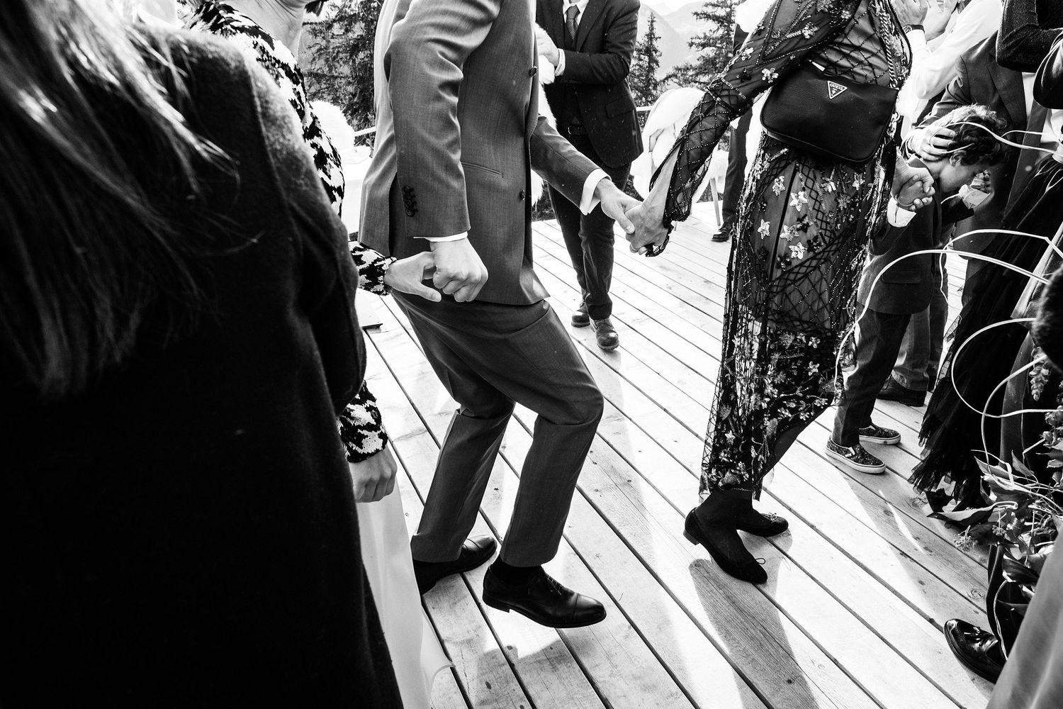TLOOK photographe de mariage de style documentaire, Wasserngrat à Gstaad ambiance dance floor