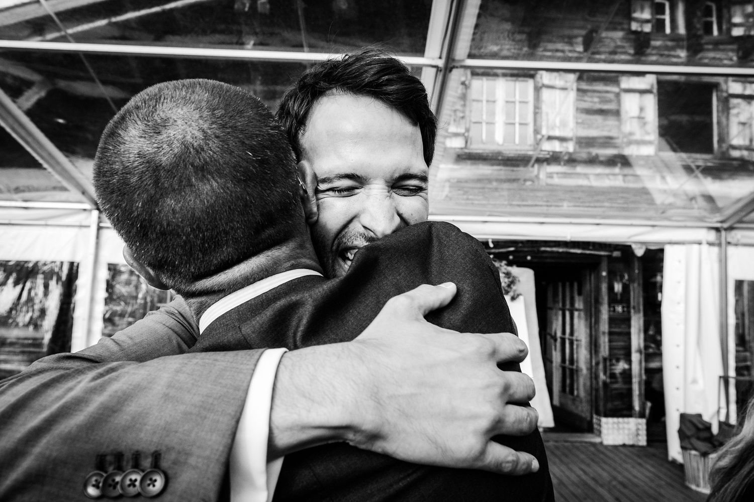 TLOOK photographe de mariage de style documentaire, Wasserngrat à Gstaad cocktail portraits