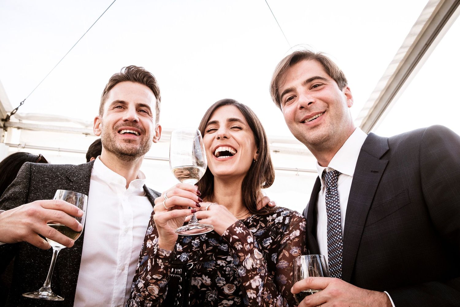 TLOOK photographe de mariage de style documentaire, Wasserngrat à Gstaad cocktail portraits