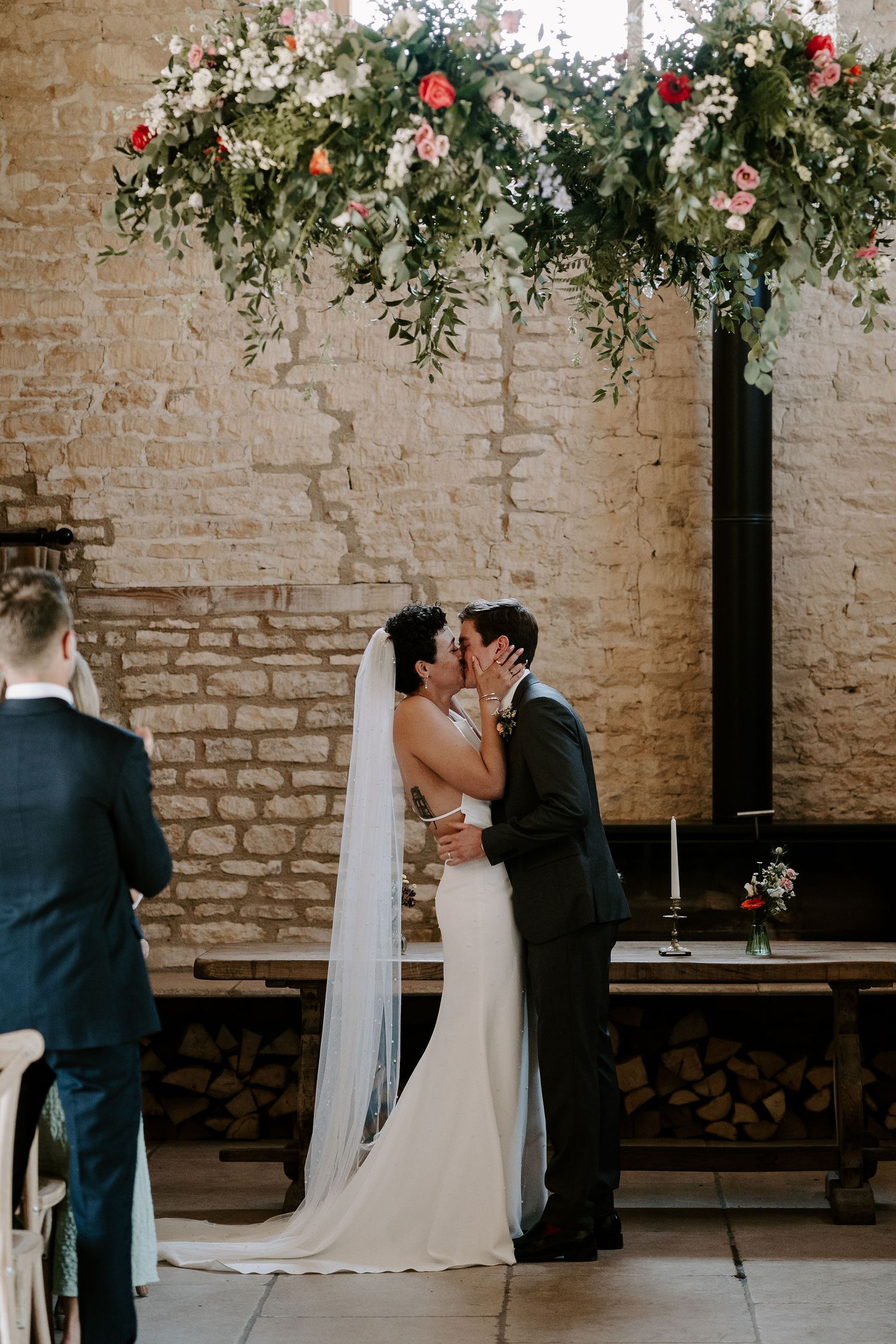 bride-groom-old-gore-yardspace-events-wedding-ceremony-first-kiss