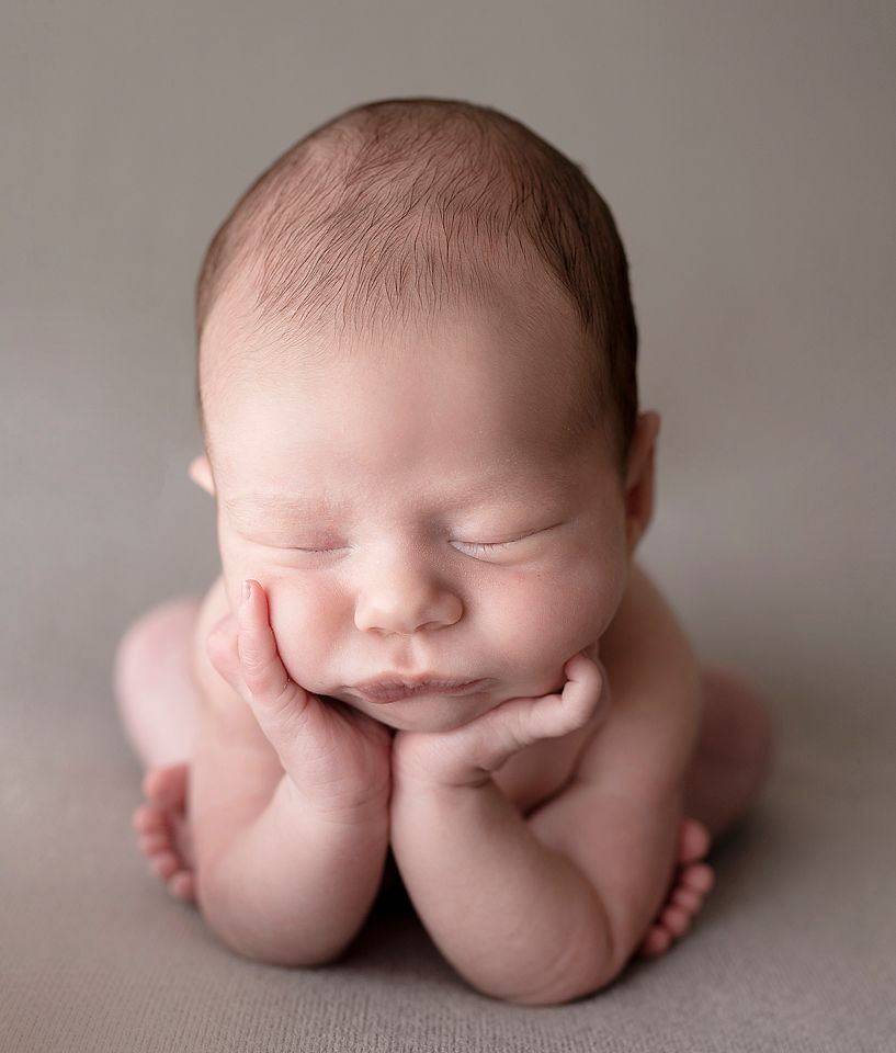 Newborn Froggie Pose