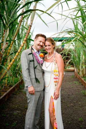 Bride and groom portraits on Oahu Hawaii.