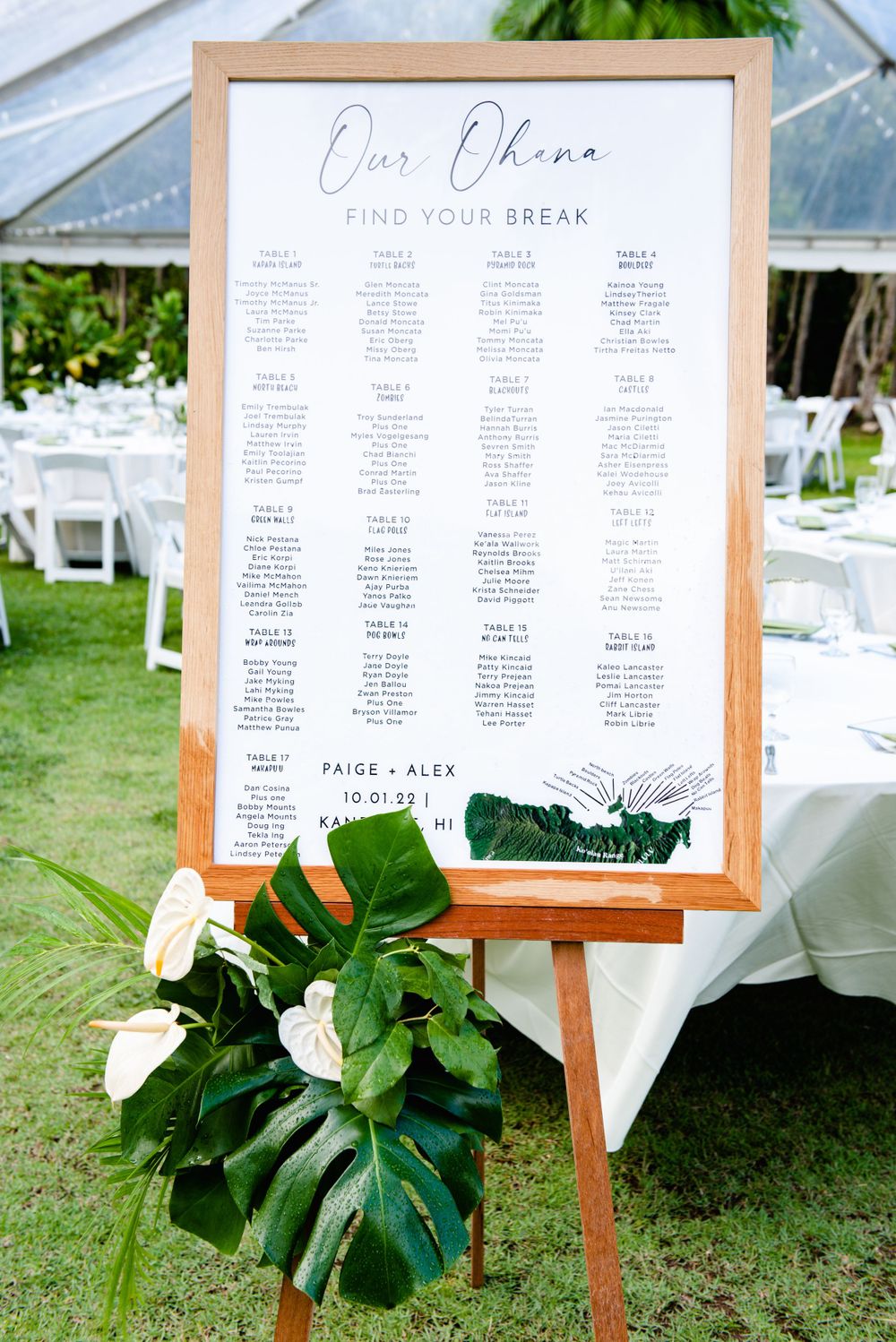 Oahu Hawaii wedding photographer capturing venue and decor details.