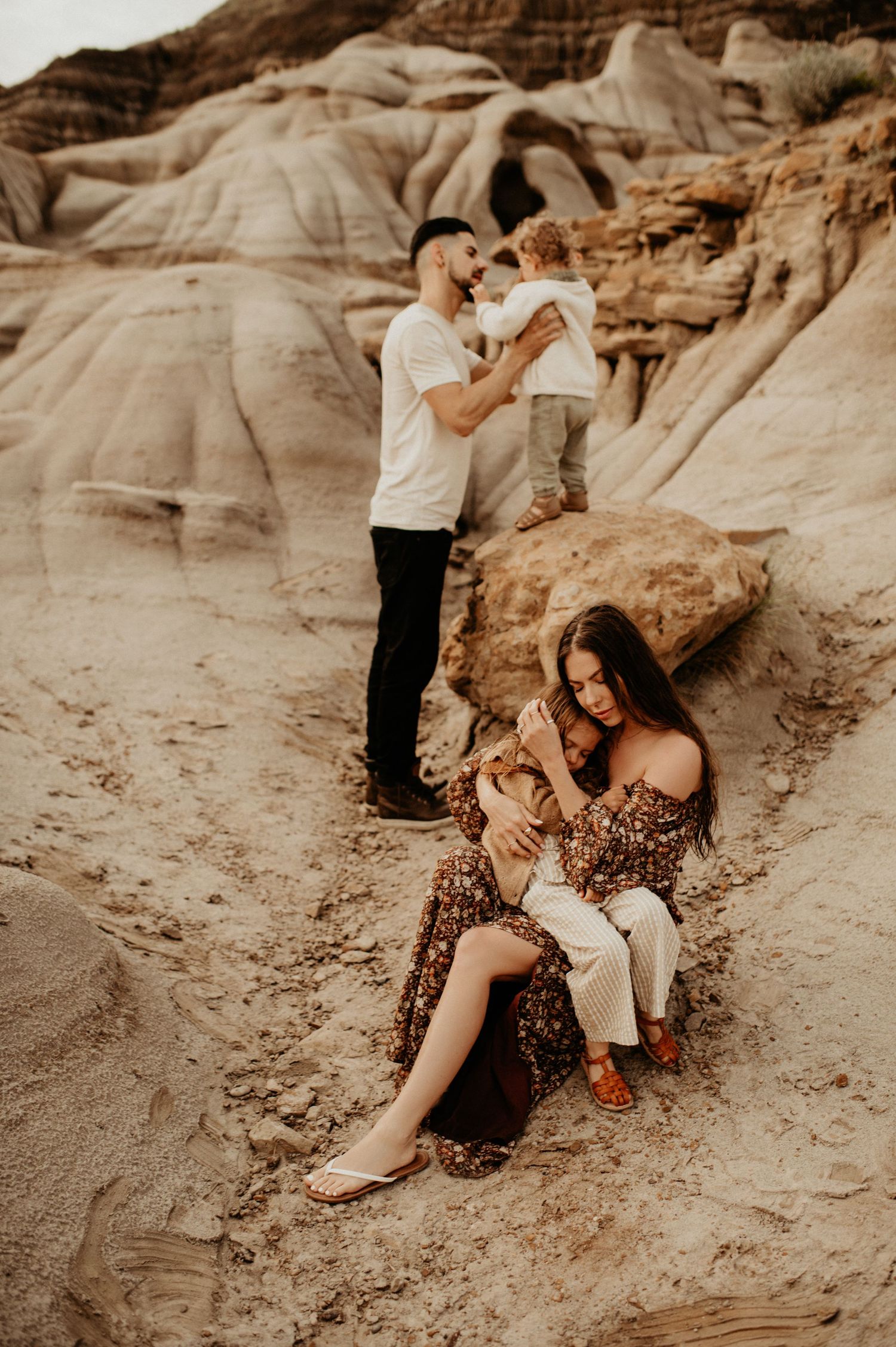meet lisa - the photographer behind elle r photography. Mom hugging daughter and father picking up son in background