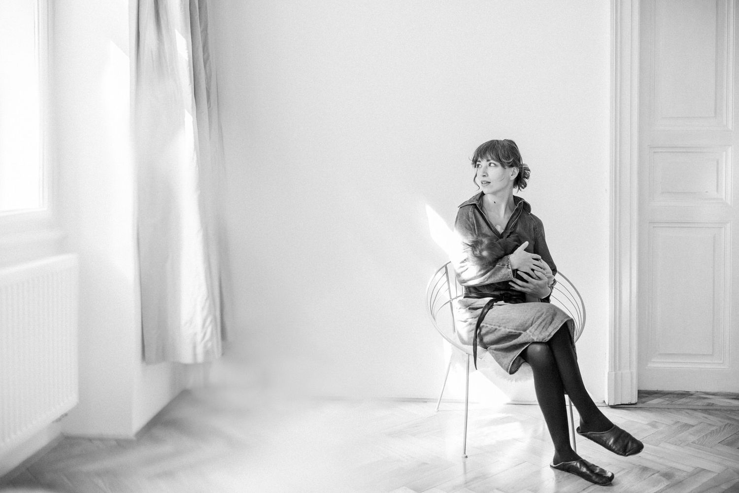family and beloved photos Eva Neuman Fine Art photographer empathy and elegance mom-to-be pregnancy photo baby Prague