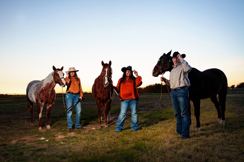 midland tx family photographer outdoor family session photographers midland tx family and horses photo session midland
