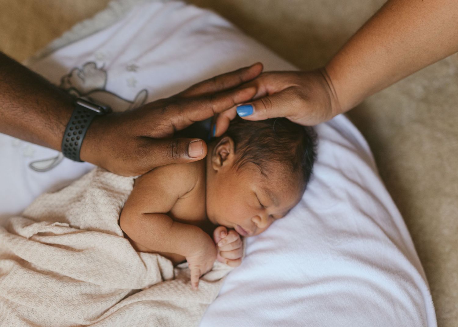 newborn lifestyle photography photo baby motherhood Richmond Virginia Emily Butz M.photo package maternity