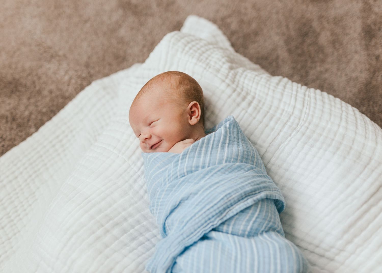newborn lifestyle photography photo baby motherhood Richmond Virginia Emily Butz M.photo package maternity
