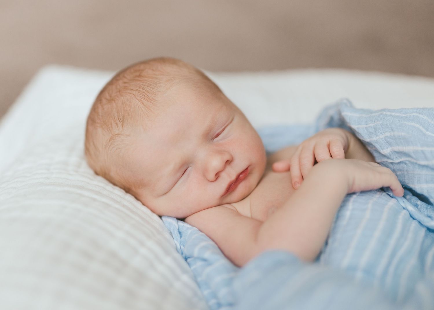 newborn lifestyle photography photo baby motherhood Richmond Virginia Emily Butz M.photo package maternity