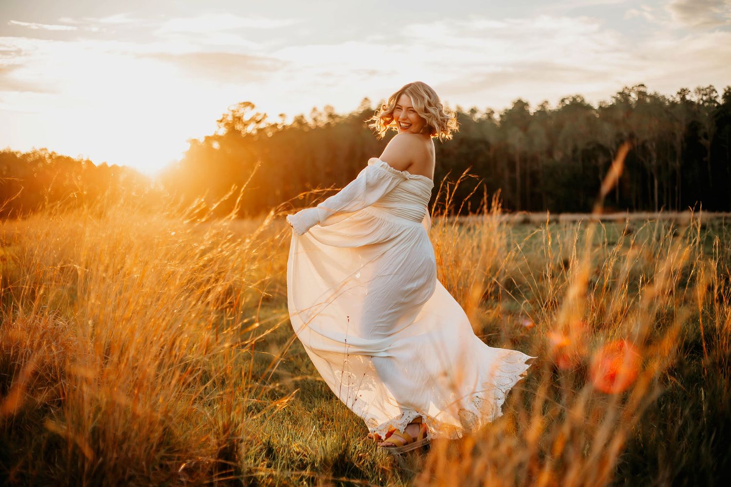 Tampa Maternity Photographer- Pregnant woman in a Field