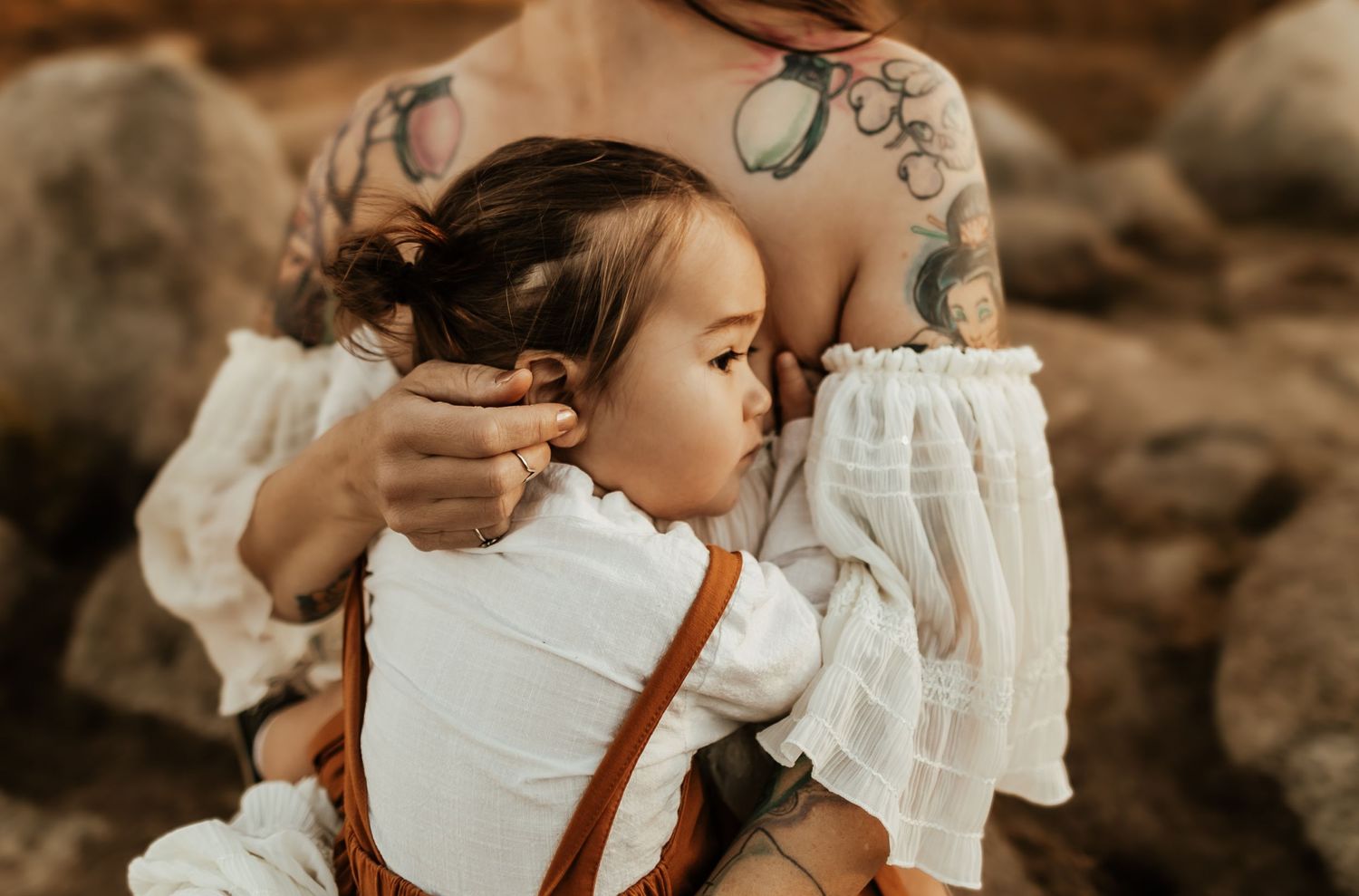 Michigan Based - Motherhood and maternity photographer.
