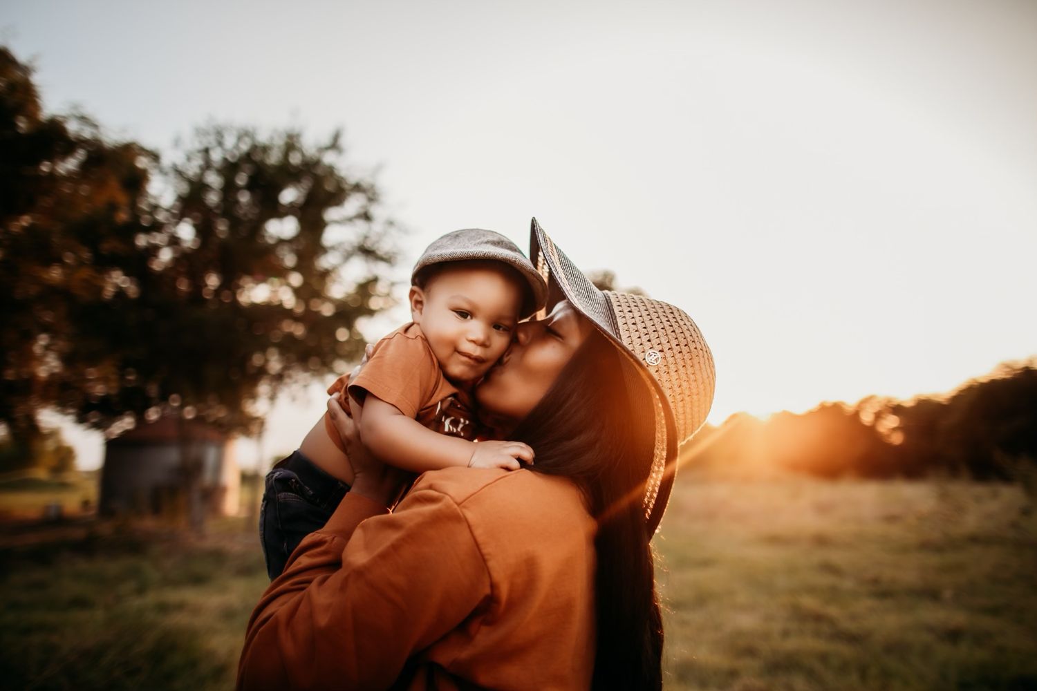 Michigan Based - Motherhood and maternity photographer.