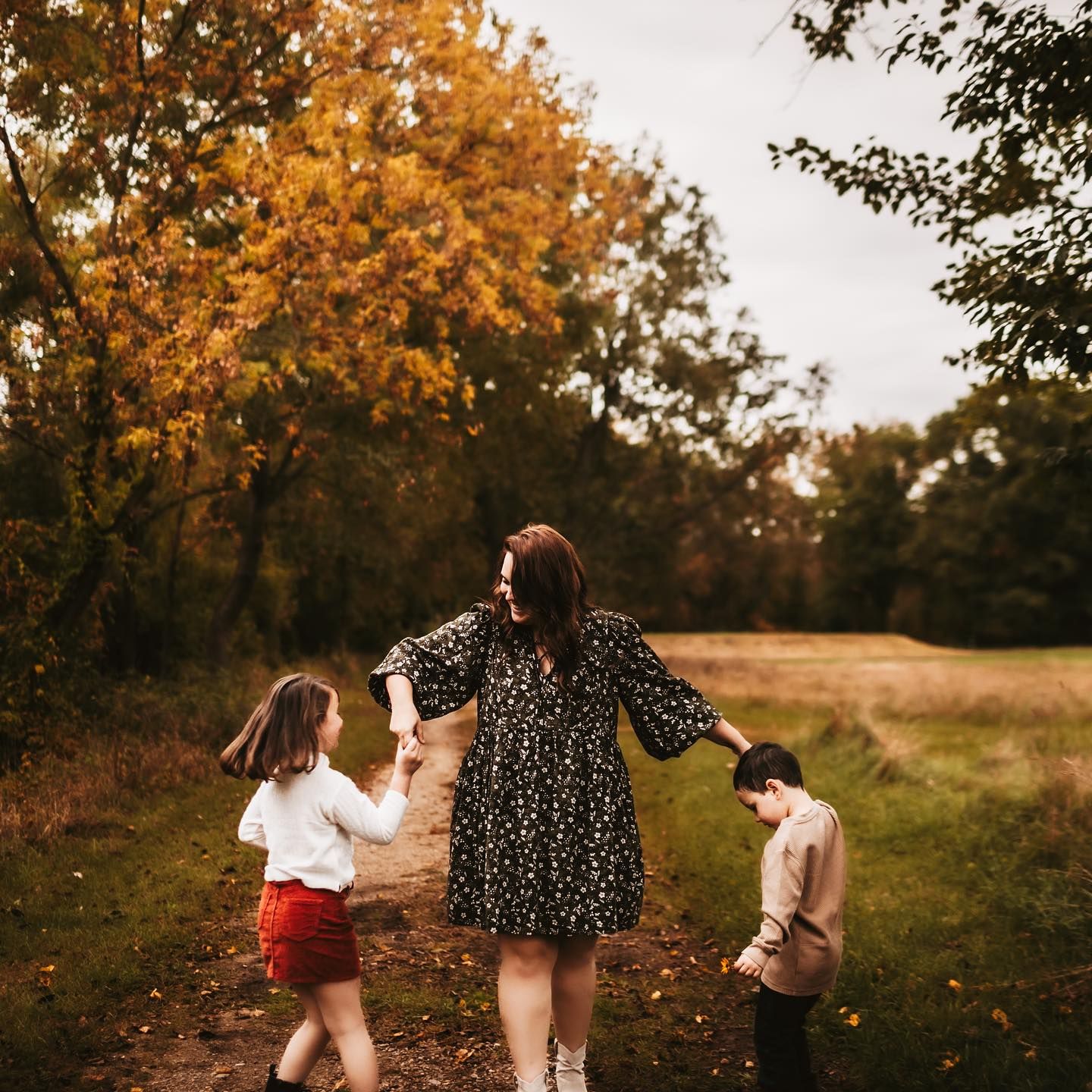 Michigan Based - Motherhood and maternity photographer.