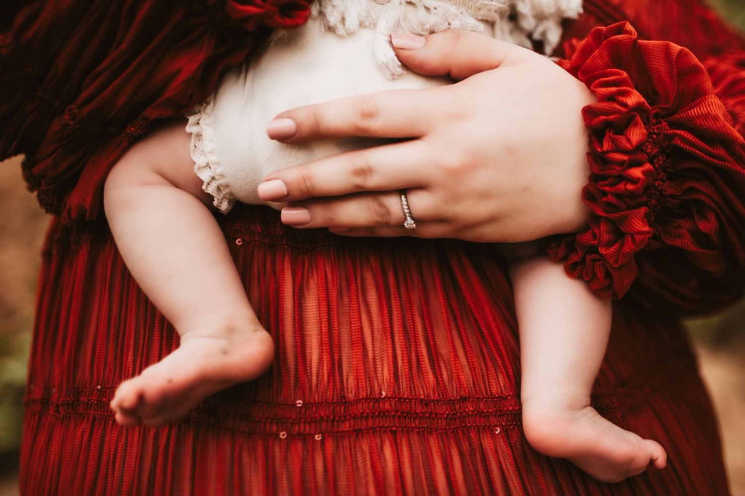 Michigan Based - Motherhood and maternity photographer.