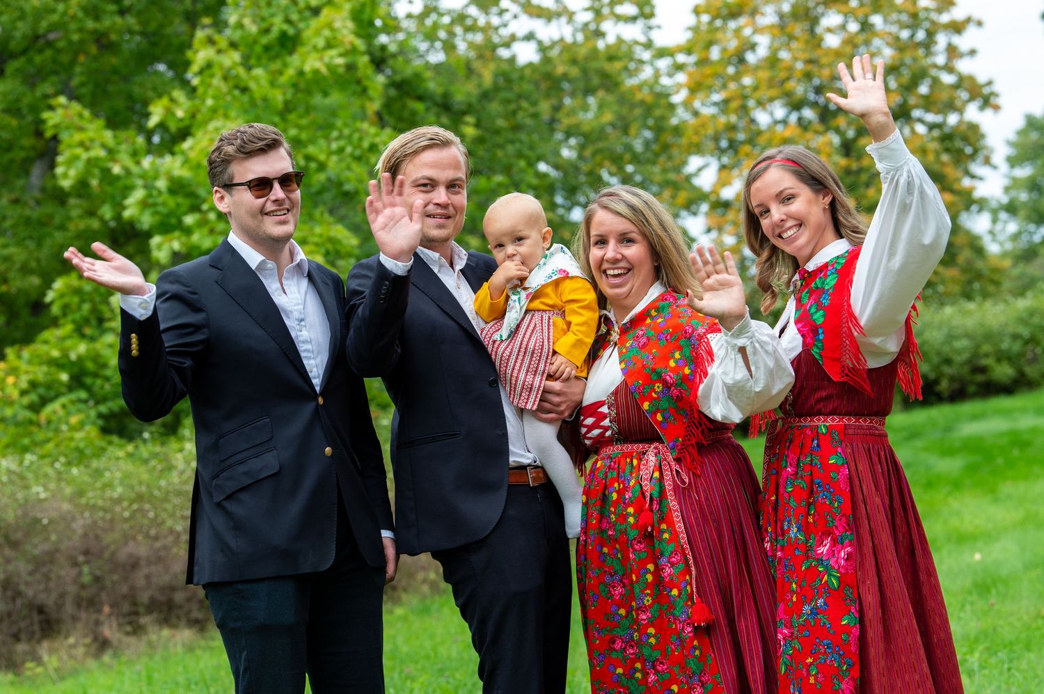 Dopfotografering i folkdräkt