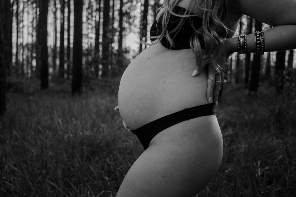 PORT HEDLAND MATERNITY NEWBORN FAMILY MOTHERHOOD PHOTOGRAPHER