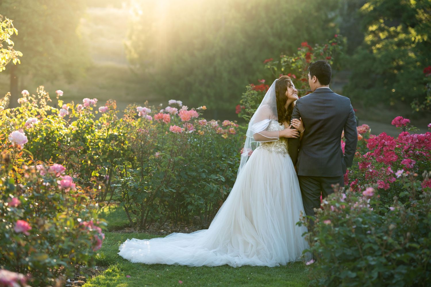 Poised & perfect wedding formal picture in the golden hour glow at a King County wedding venue. PNW wedding photography by Filling the Frame