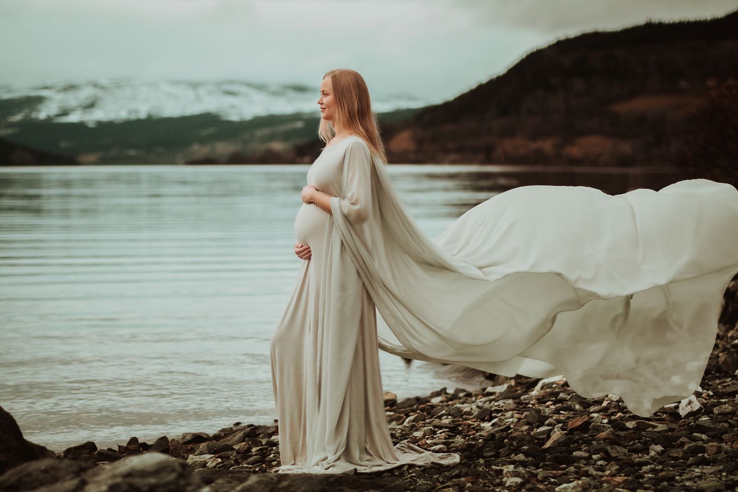 Theresé Thörne, Gravidfotograf i Bålsta, Stockholm, Hagaparken.