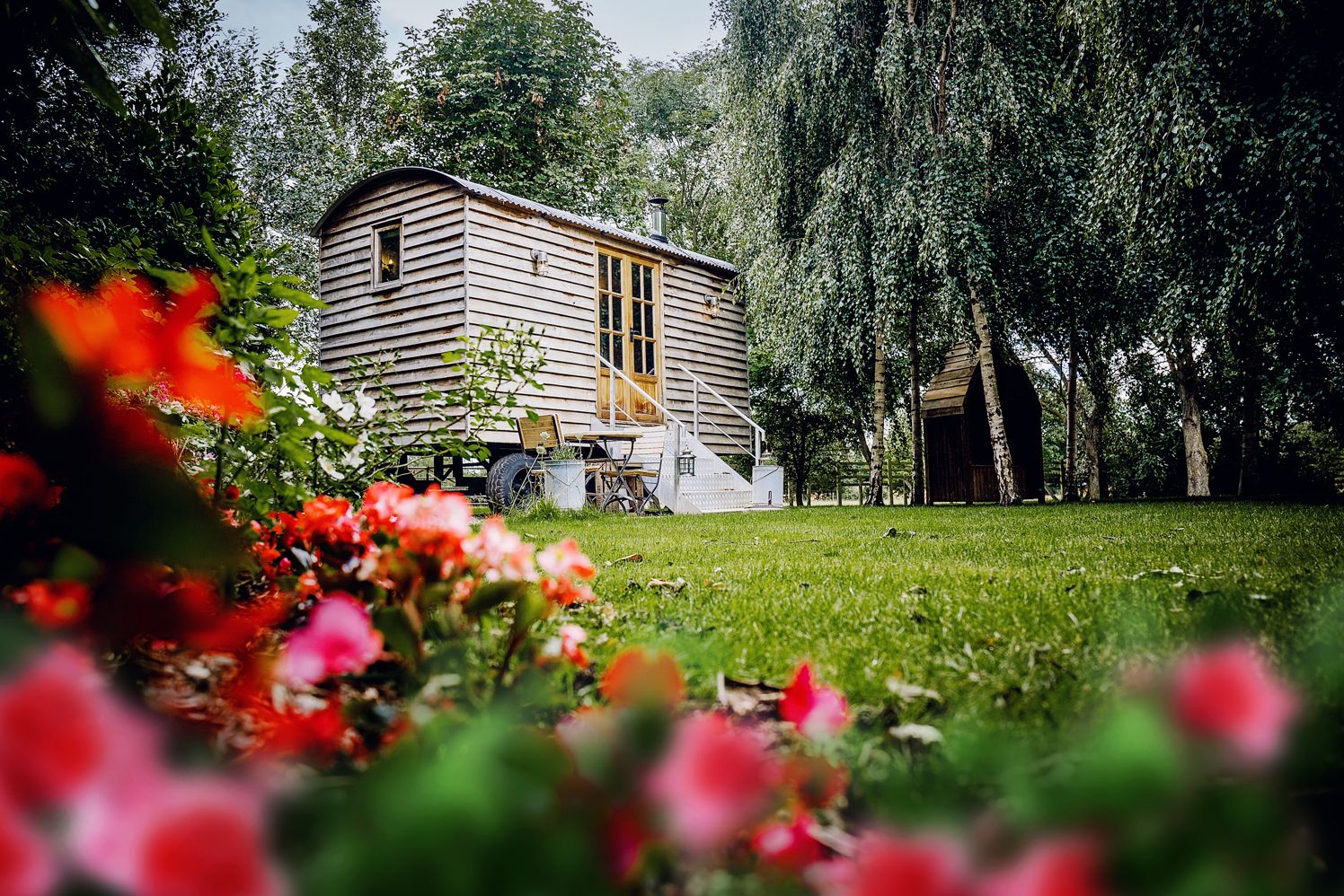 super sweet shepherds hut for a cosy stay at Tythe Barn