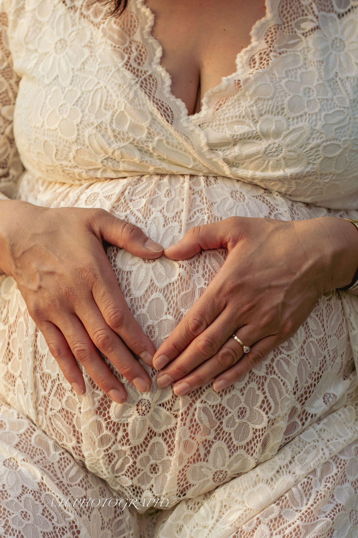 Maternity golden hour session, Lake Artemisia, Maryland