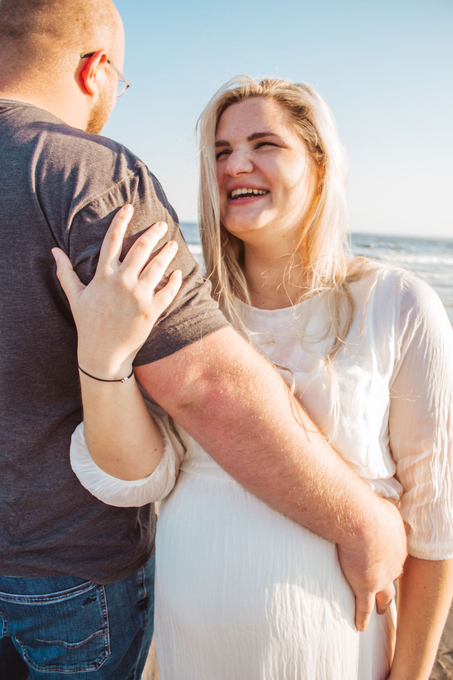 soon to be parents snuggled up in maine