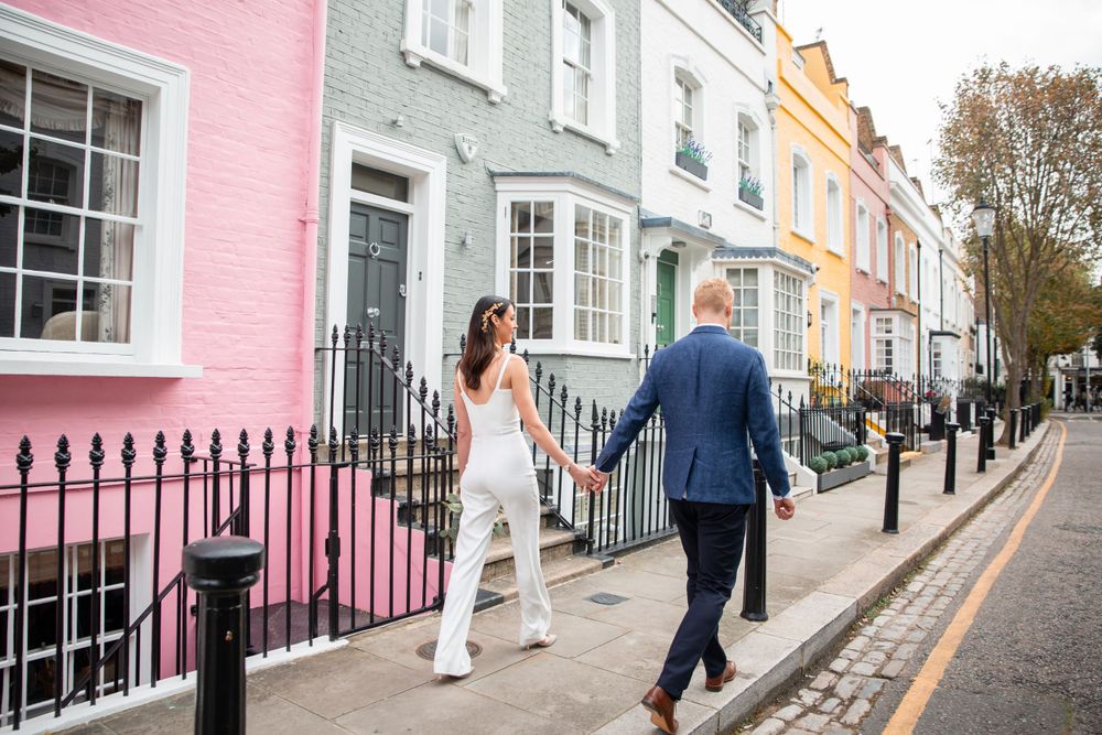 bride and groom in chelsea london colourful houses