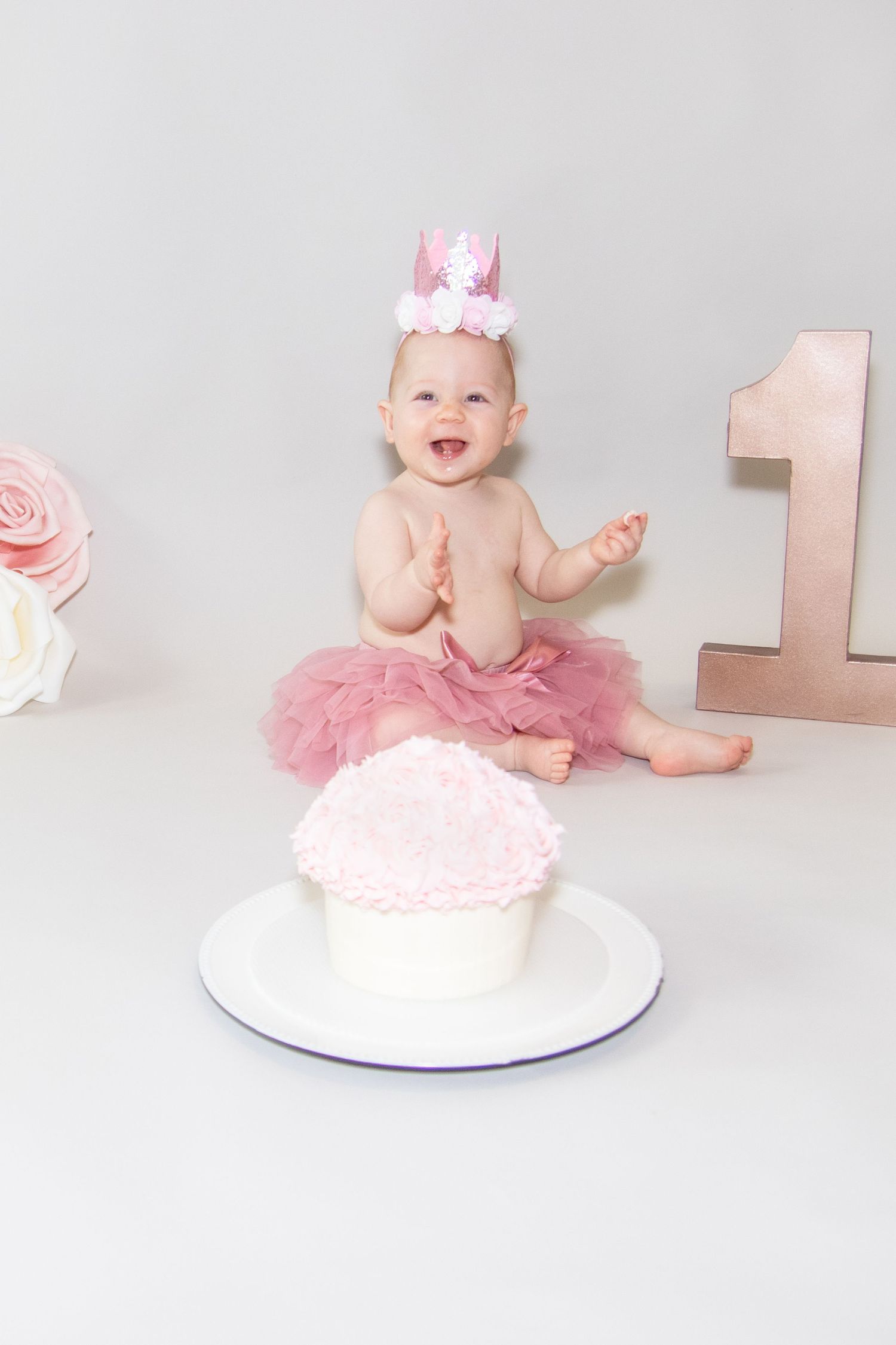 West Hartford 1st birthday cake smash photo session