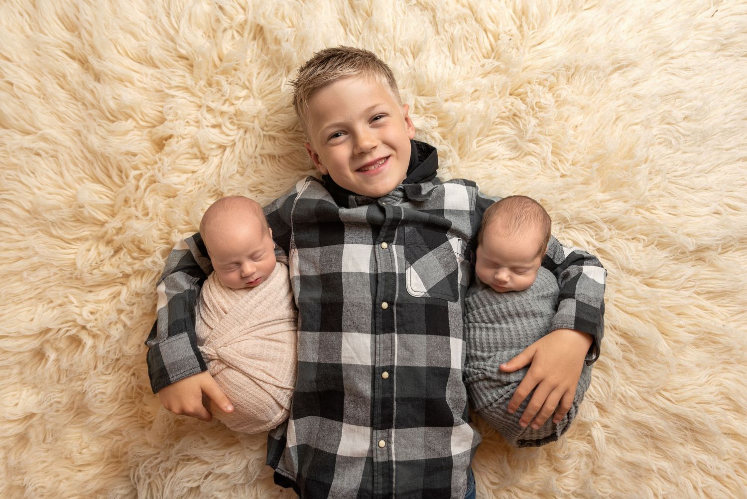 NEWBORN SIBLINGS twins
