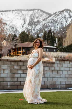 in home maternity home photoshoot high desert southern California lifestyle documentary maternity