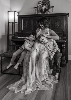 in home maternity home photoshoot high desert southern California lifestyle documentary maternity