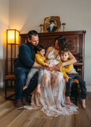 in home maternity home photoshoot high desert southern California lifestyle documentary maternity