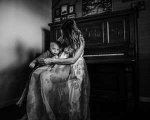 in home maternity home photoshoot high desert southern California lifestyle documentary maternity