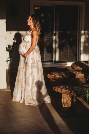 in home maternity home photoshoot high desert southern California lifestyle documentary maternity