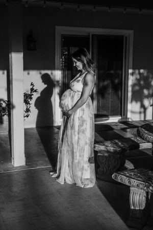 in home maternity home photoshoot high desert southern California lifestyle documentary maternity