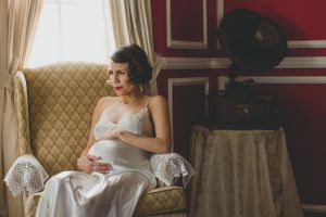 in home maternity home photoshoot high desert southern California lifestyle documentary maternity