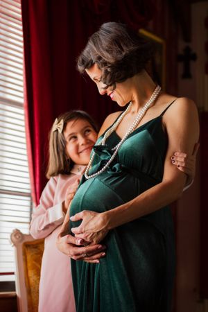 in home maternity home photoshoot high desert southern California lifestyle documentary maternity