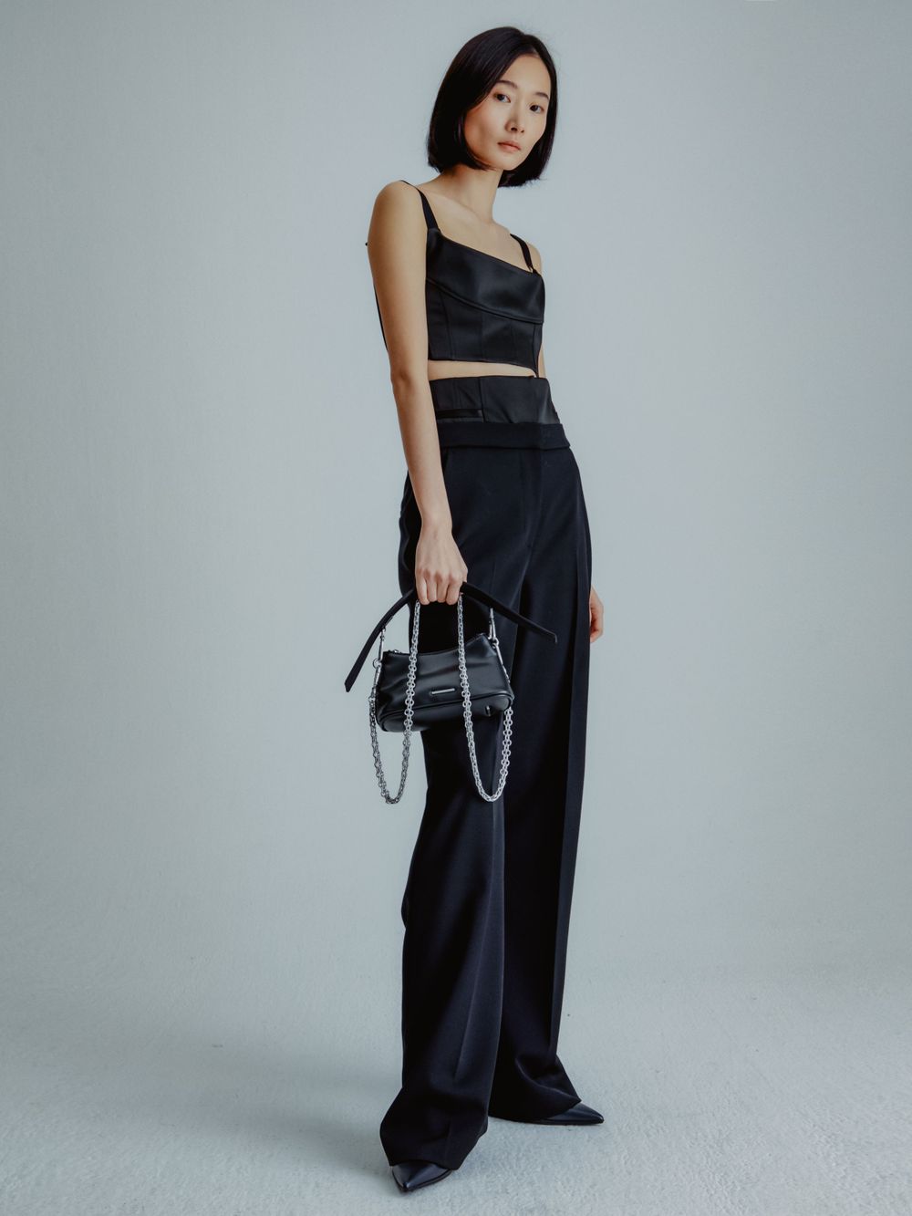 ART82STUDIO offers full-service fashion and e-commerce photography in Amsterdam.