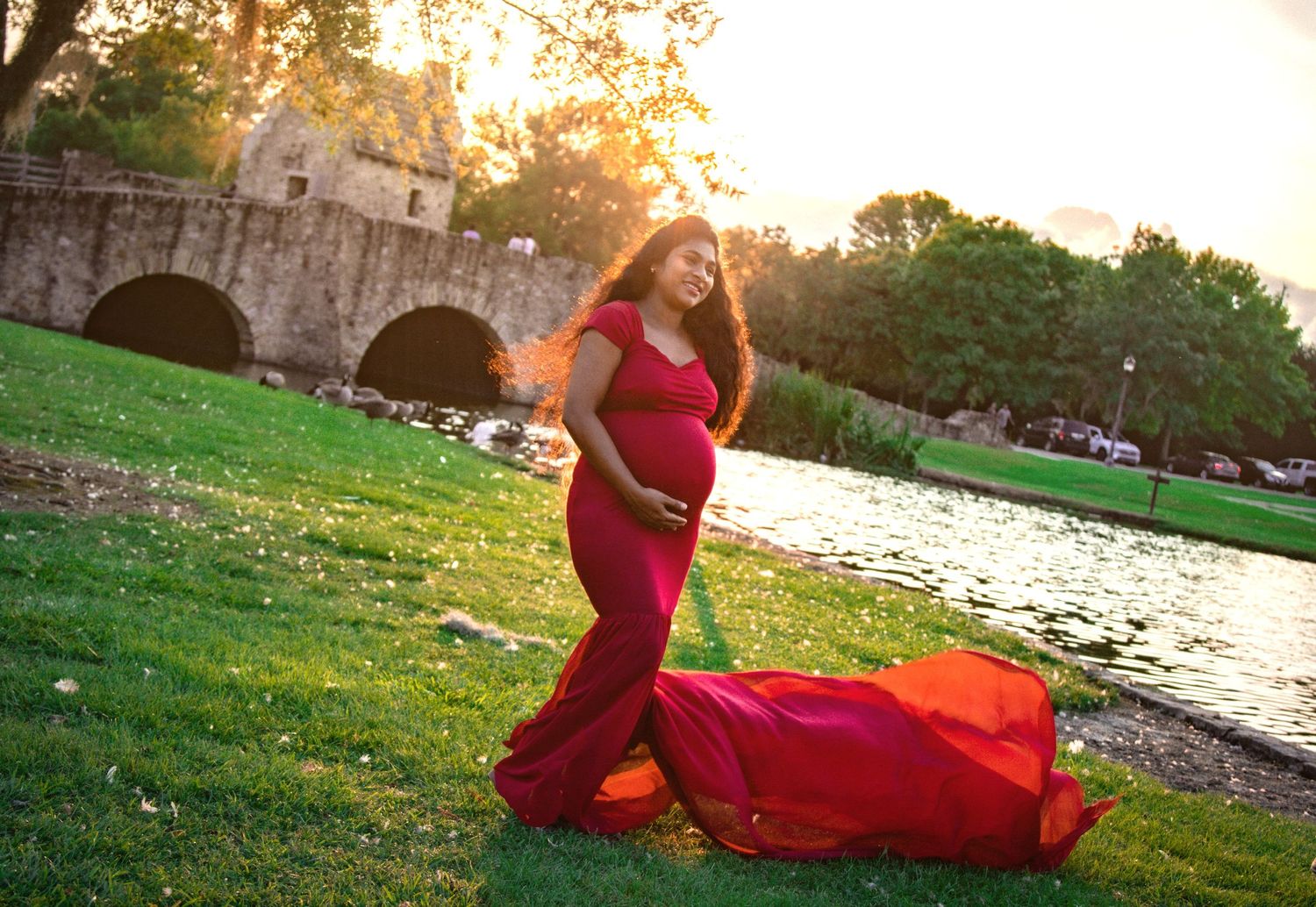 Maternity session in Montgomery Alabama Shakespeare Park with dad looking