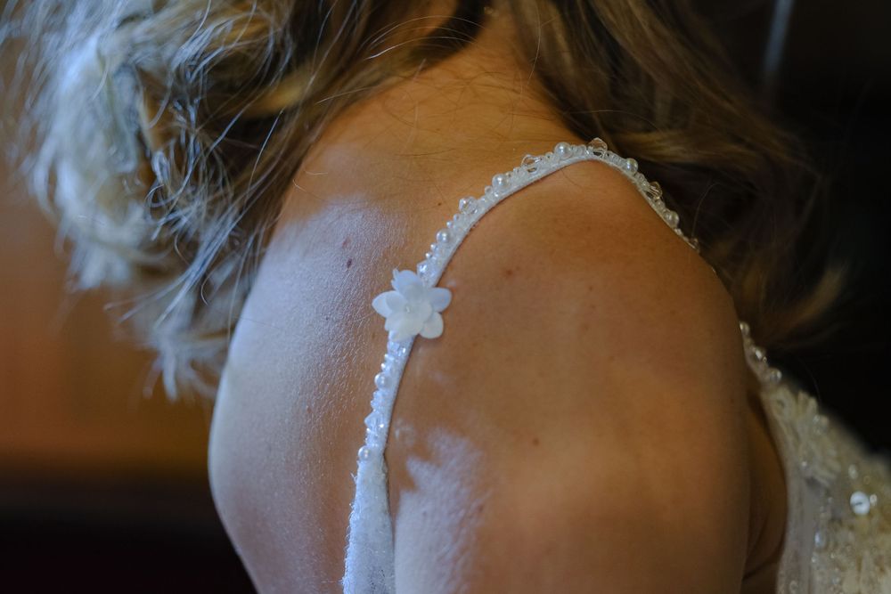 Préparatifs de la mariée - Mariage romantique et médiéval en Corrèze entre Collonges-la-Rouge et le Domaine de la Fage
