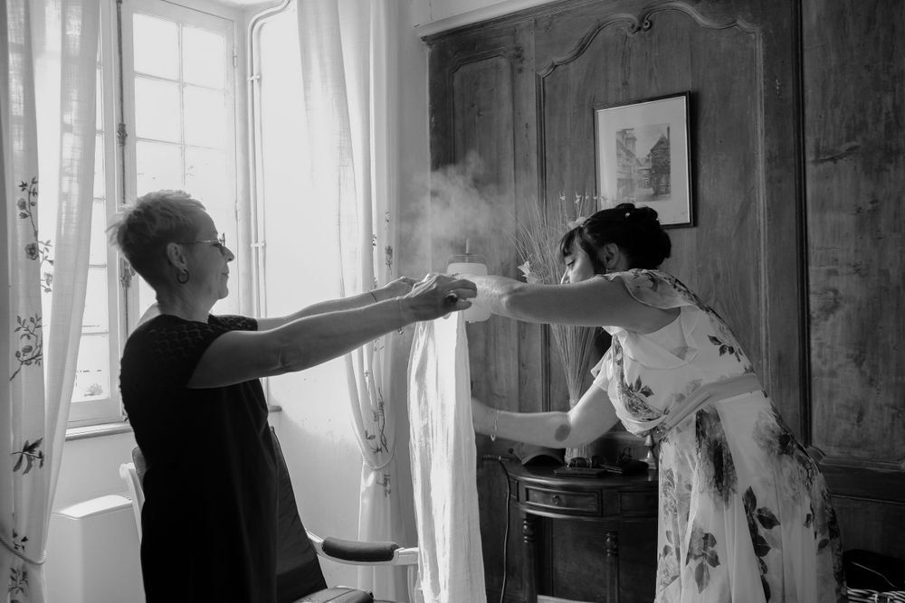 Préparatifs de la mariée - Mariage romantique et médiéval en Corrèze entre Collonges-la-Rouge et le Domaine de la Fage