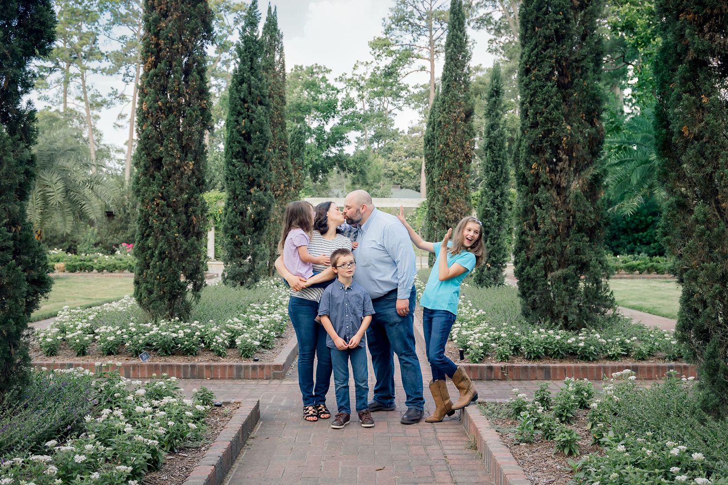 Capturing Lasting Memories: Lynn Pennington's Houston Family Portrait Photography