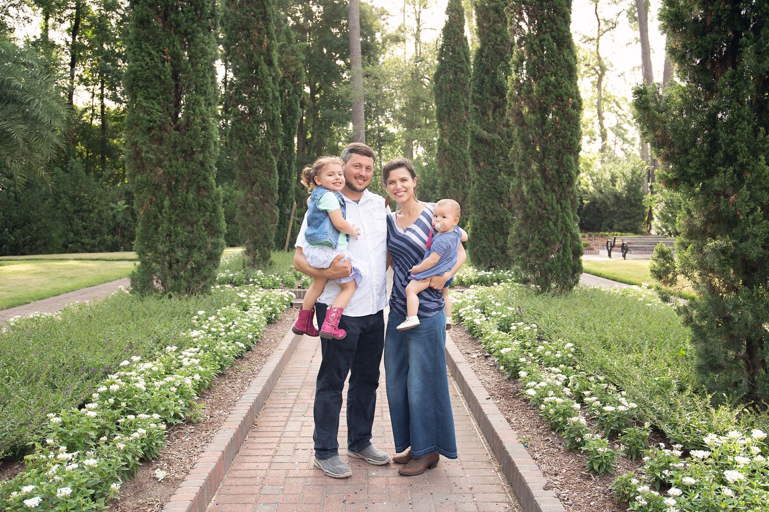 Capturing Lasting Memories: Lynn Pennington's Houston Family Portrait Photography