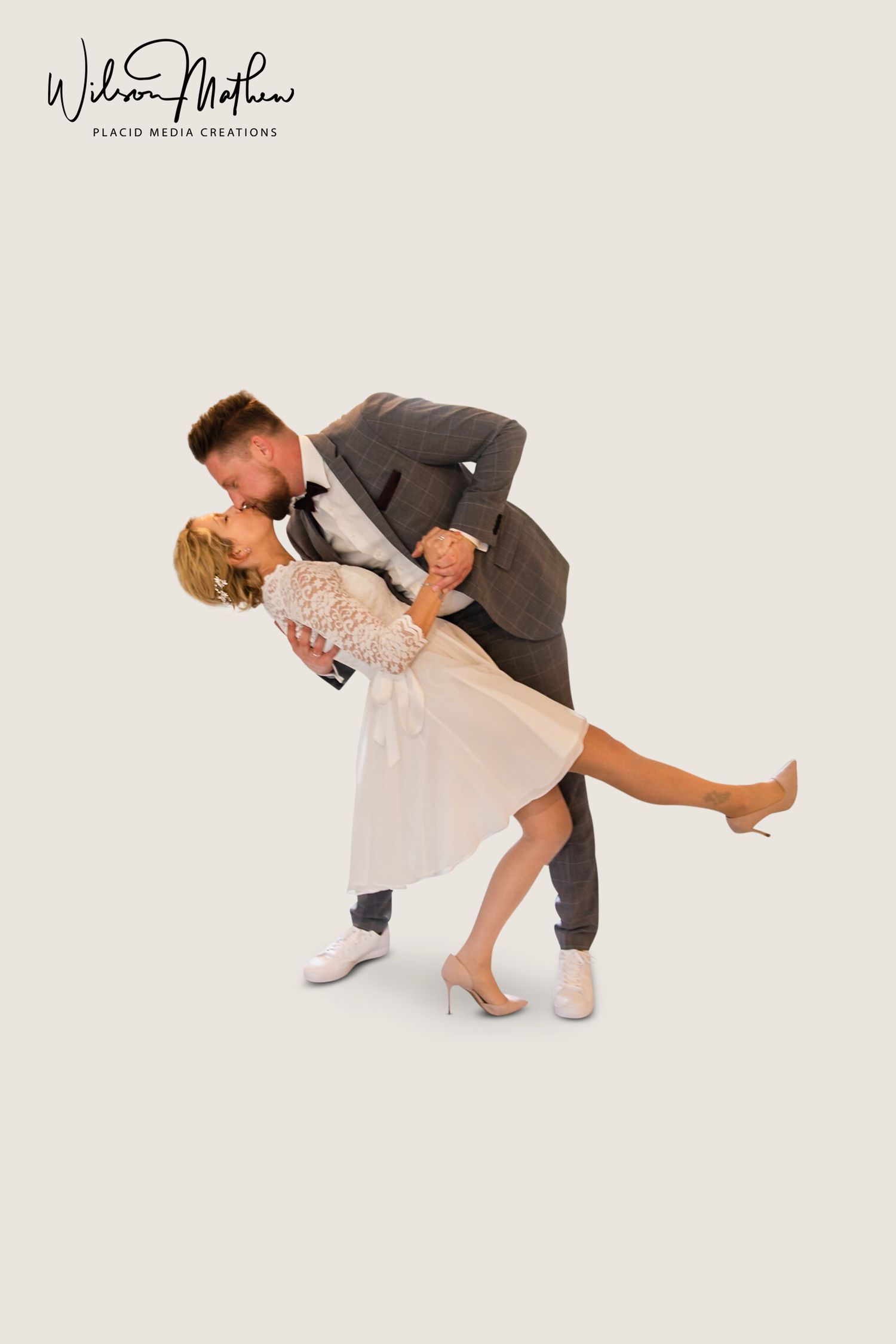 Bride should keep her elbows tightly in to her body could make her arms less flattering. Deer Park Photographer explains