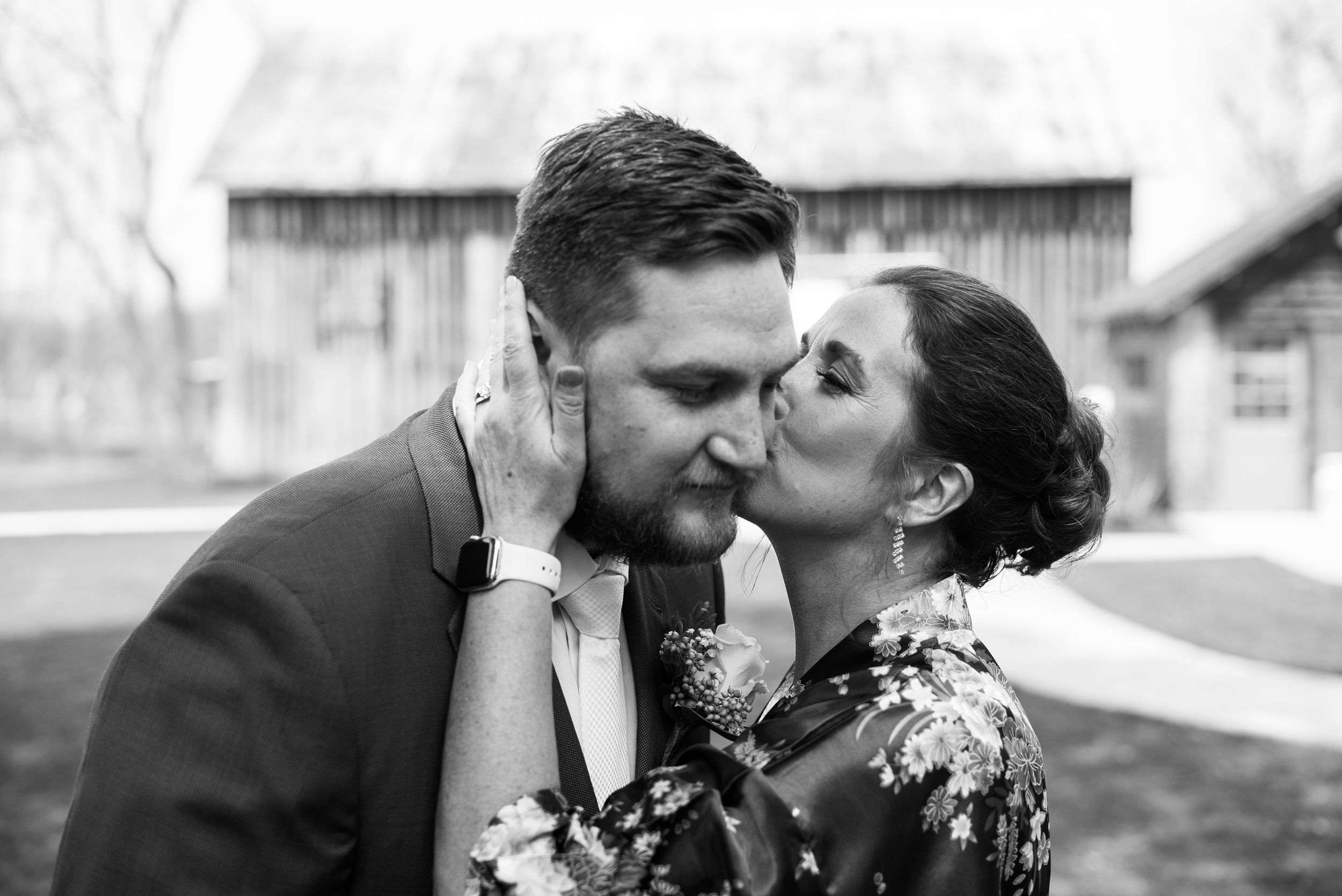 Timeless Wedding Photography. Photo Ideas for Brides. Grand Rapids Wedding Photography.